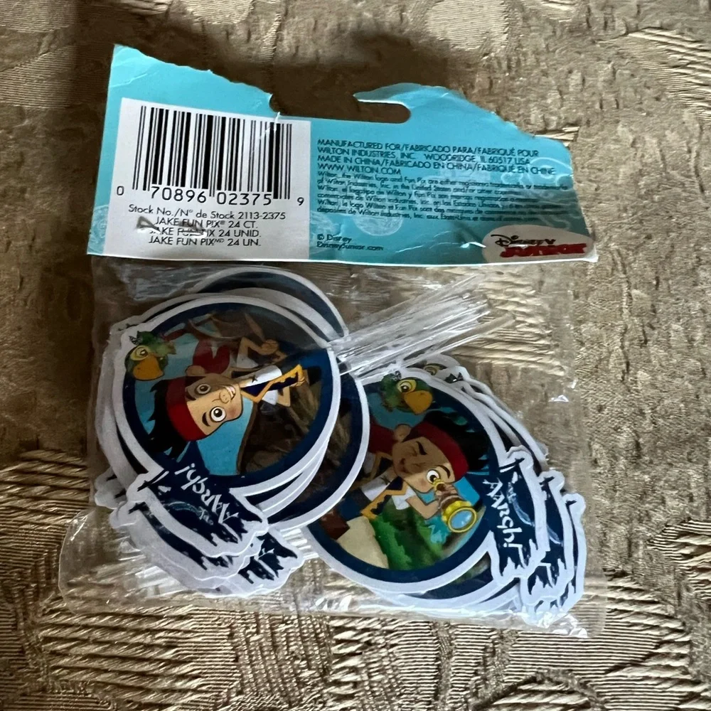 Birthday Disney Jake and Neverland Pirate Cupcake wrapper & decorations & clown